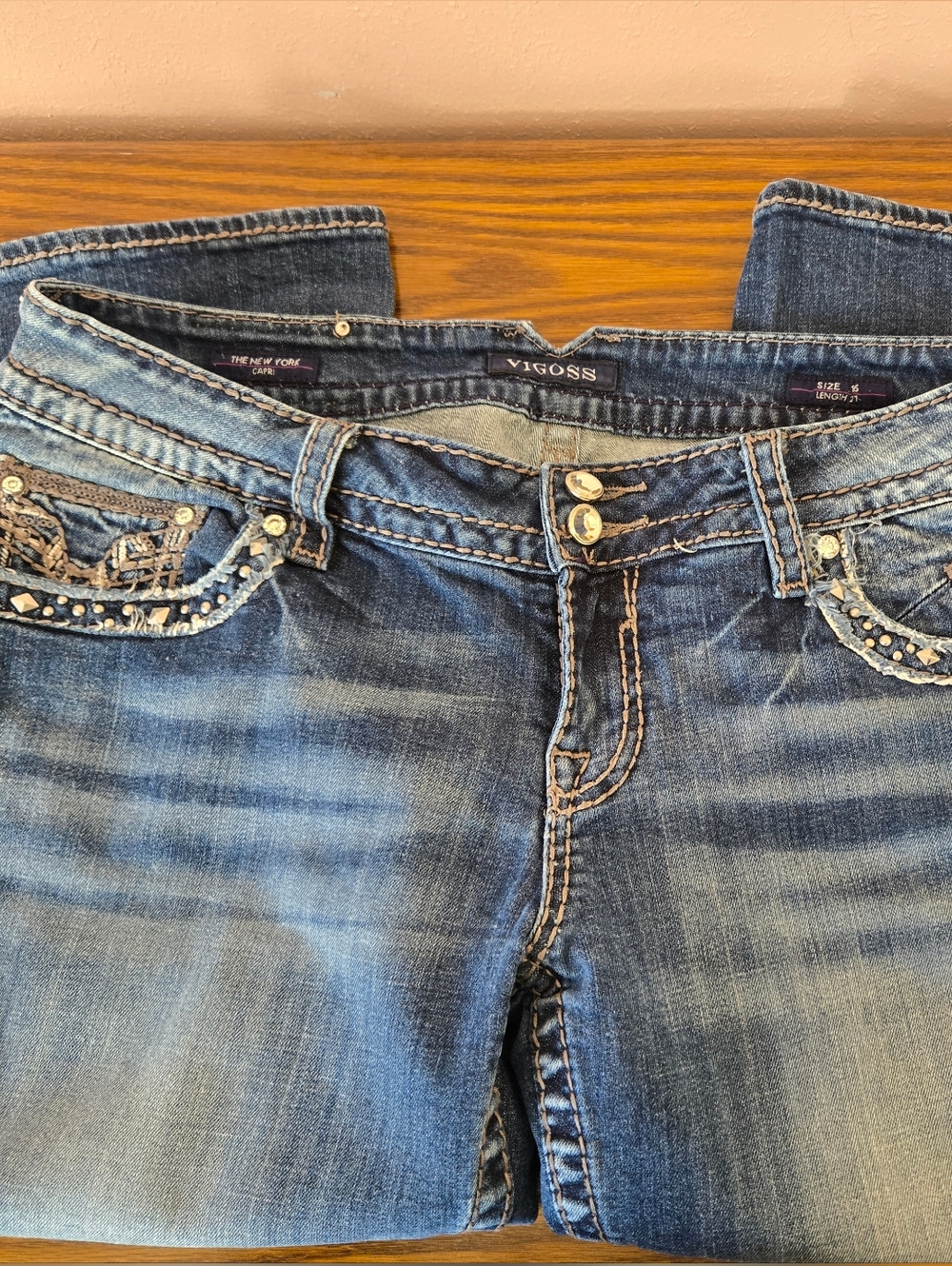 Women's Vigoss New York Capri's Size 16. Embroidered Pockets. GUC!